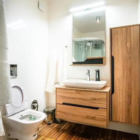 Luxury In Building K55 With Free Garage Apartament Warna